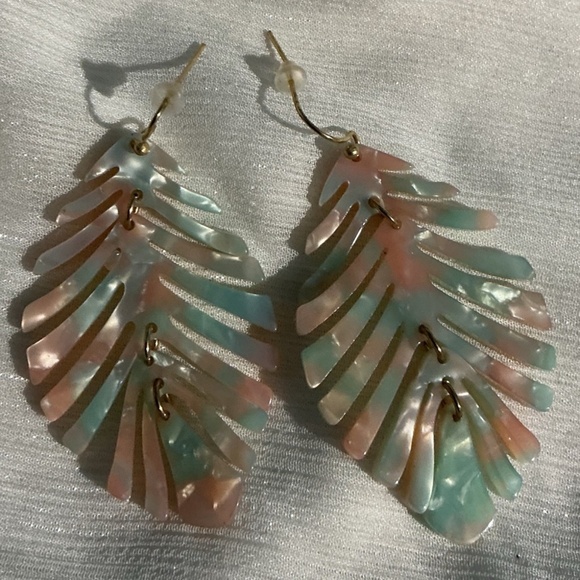 🍬Pastel Cotton Candy Fern/Leaf Acrylic lightweight Dangle Hook Drop Earrings - Picture 6 of 15